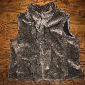 Banana republic women’s faux fur vest
